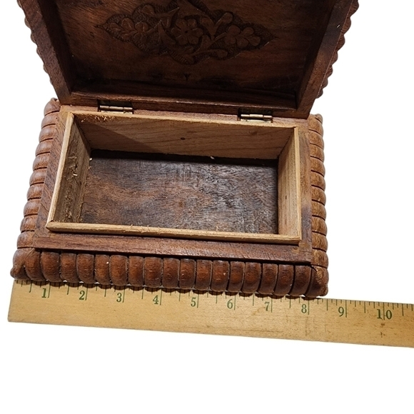 Vintage hand carved wood jewelry trinket box with inlay design India - Picture 4 of 12